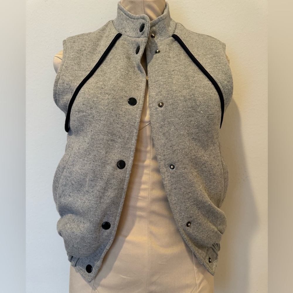 ASOS Women’s Gray Wool blend Puffer Vest With Button Snap Closure & Pockets Sz 2